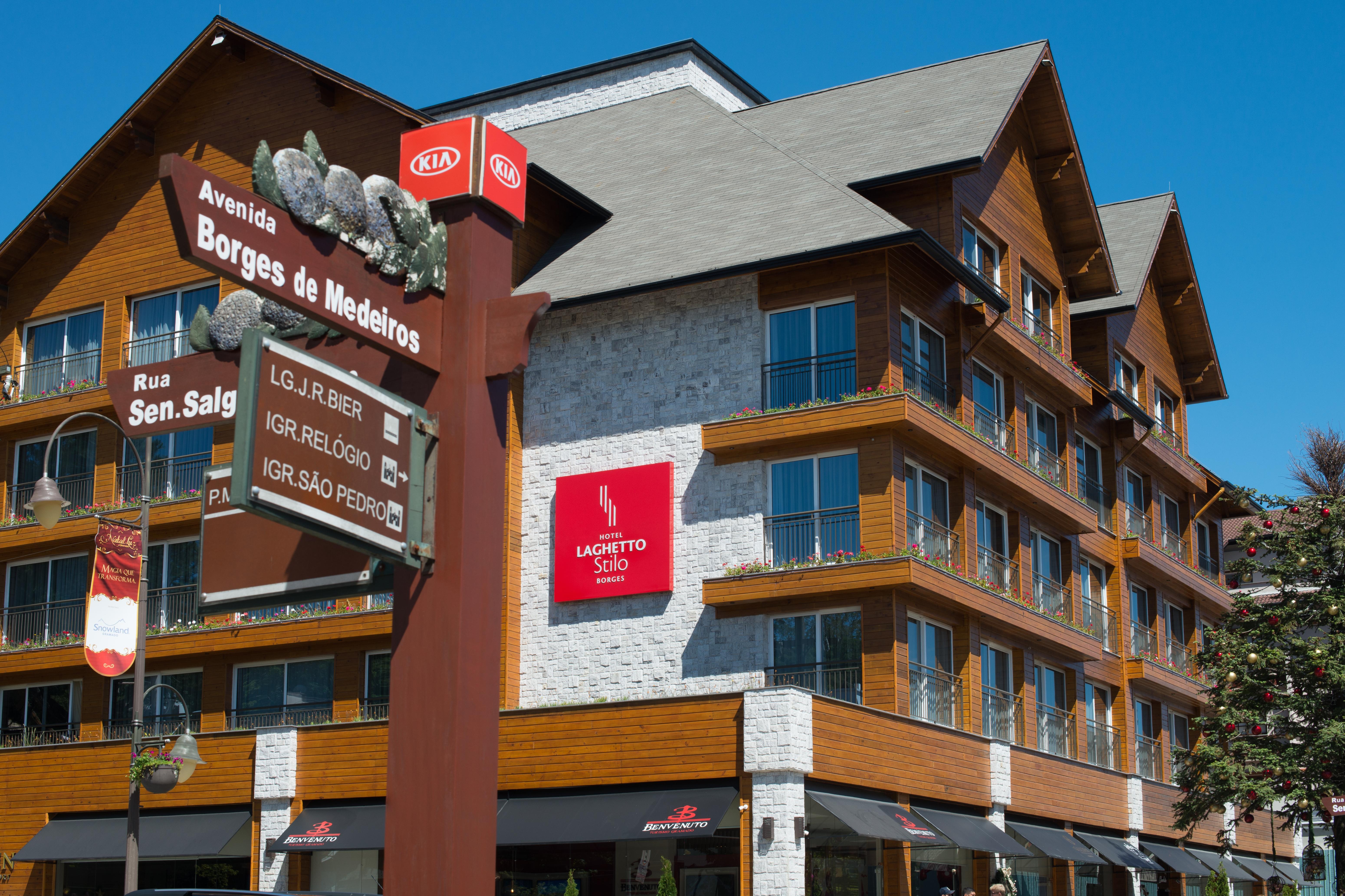 Hotel Laghetto Stilo Borges Gramado Eksteriør billede Modern apartment building in San Salvador de Gredos