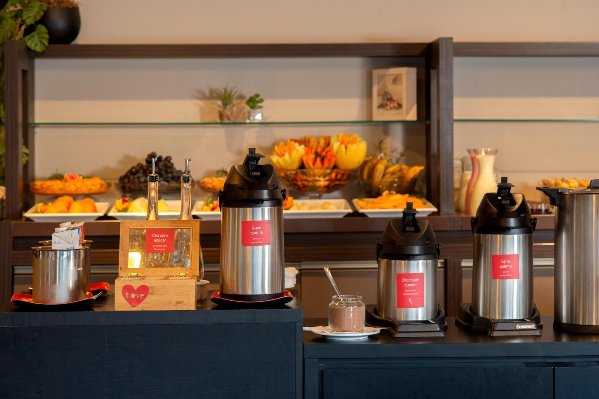 Hotel Laghetto Stilo Borges Gramado Eksteriør billede Coffee pots