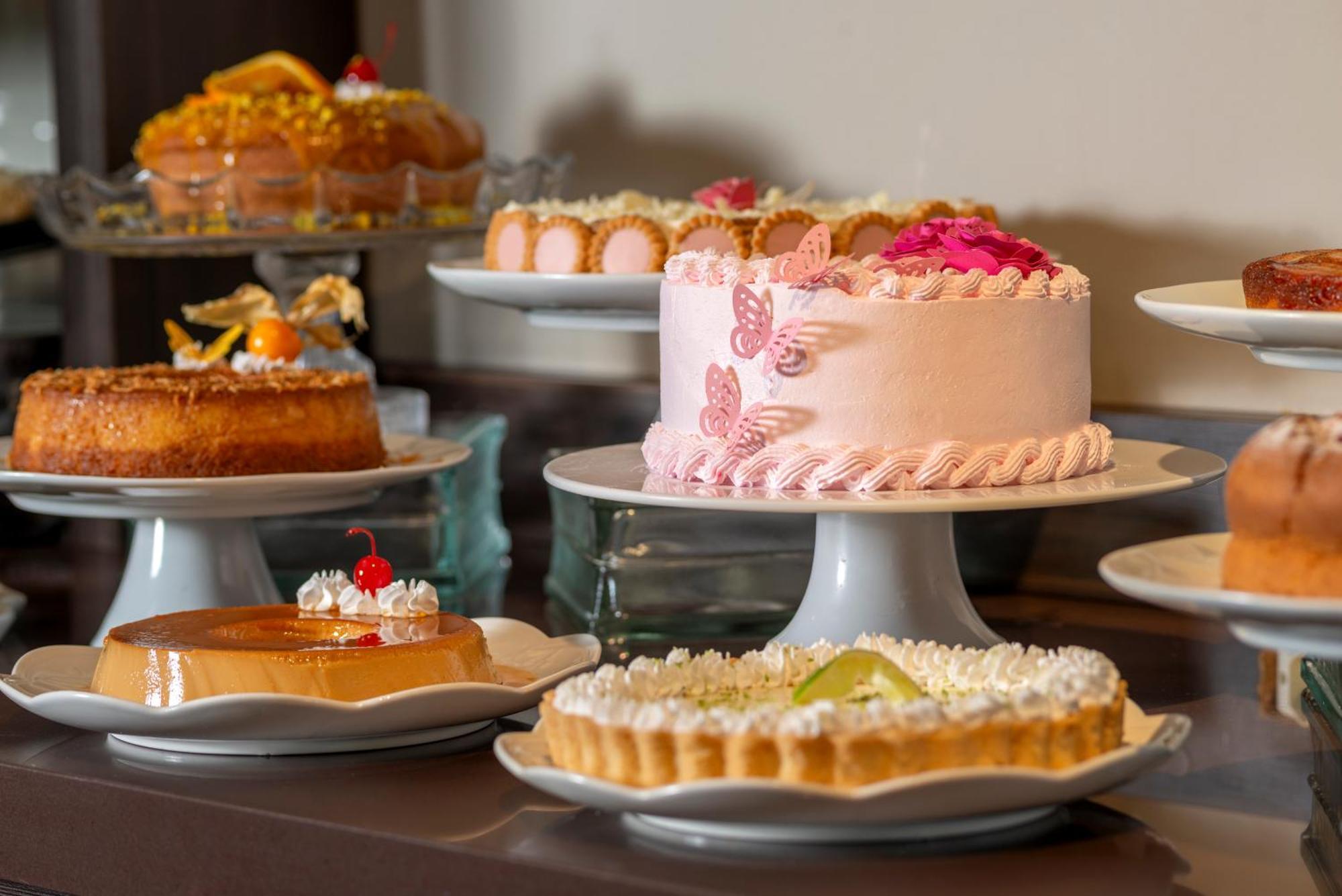 Hotel Laghetto Stilo Borges Gramado Eksteriør billede Cakes